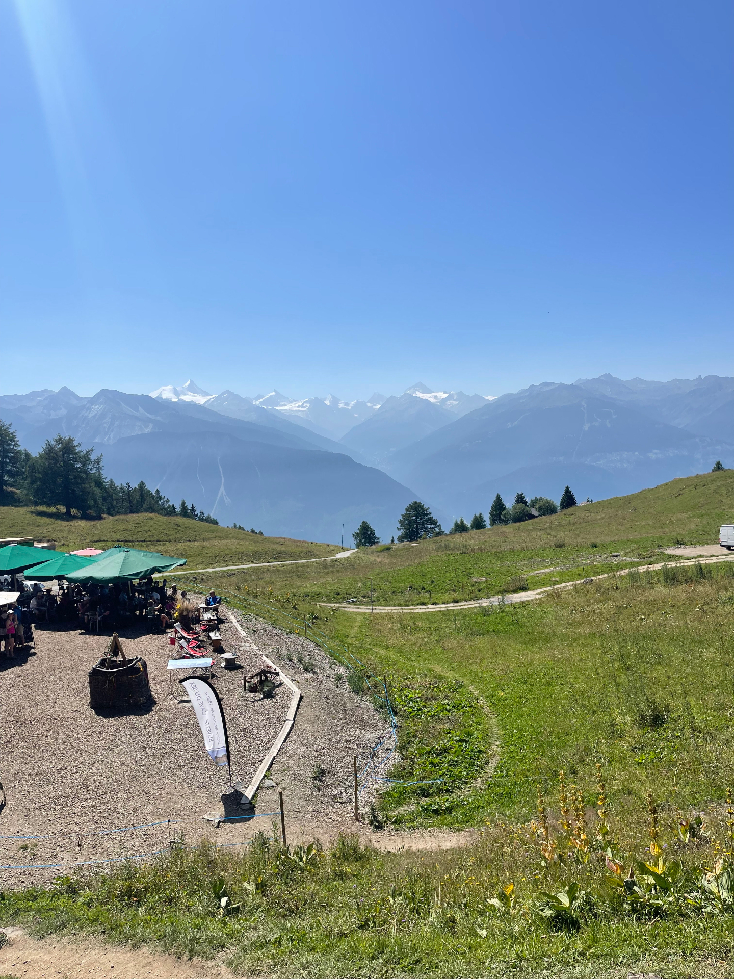 Terrasse panoramique du golf en été